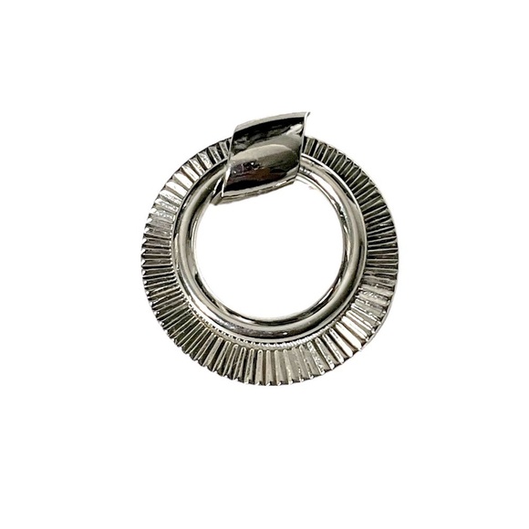 Jewelry - Vintage Silver Tone Circle Brooch